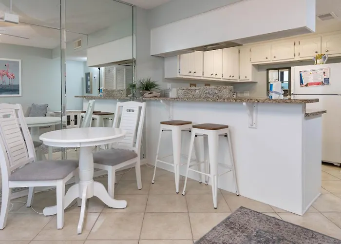 Island Winds East 104 Apartment
